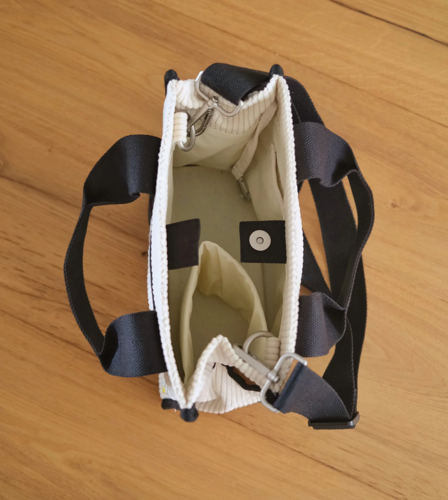 Analog No.30 Medium Tote Bag - Image 15