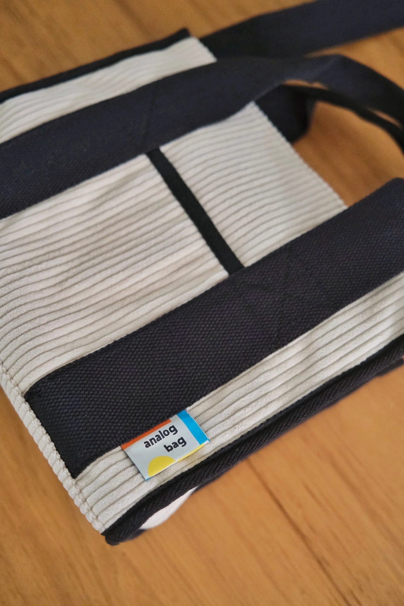 Analog No.30 Medium Tote Bag - Image 8