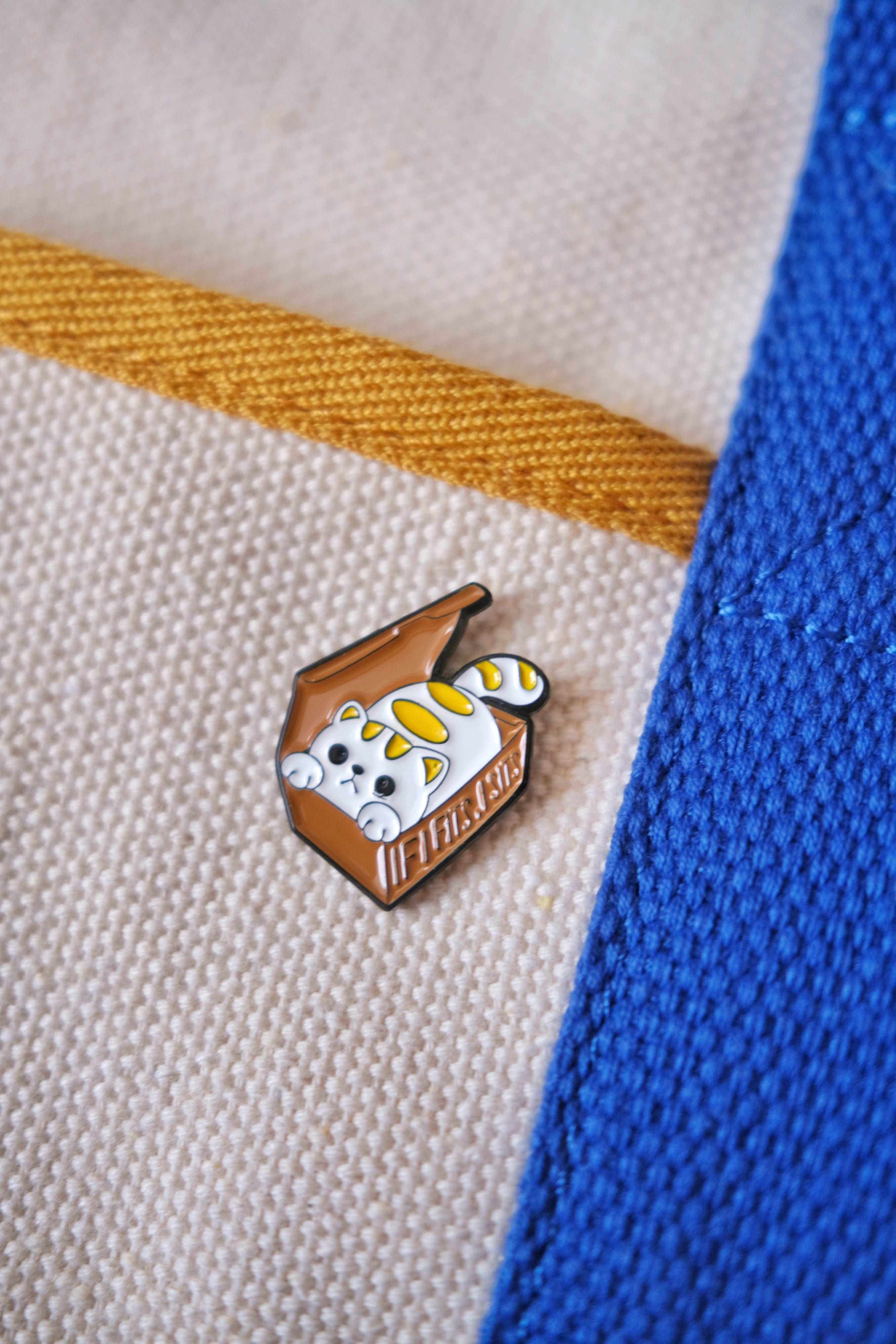"If It Fits I Sits" Cat Enamel Pin - Image 3