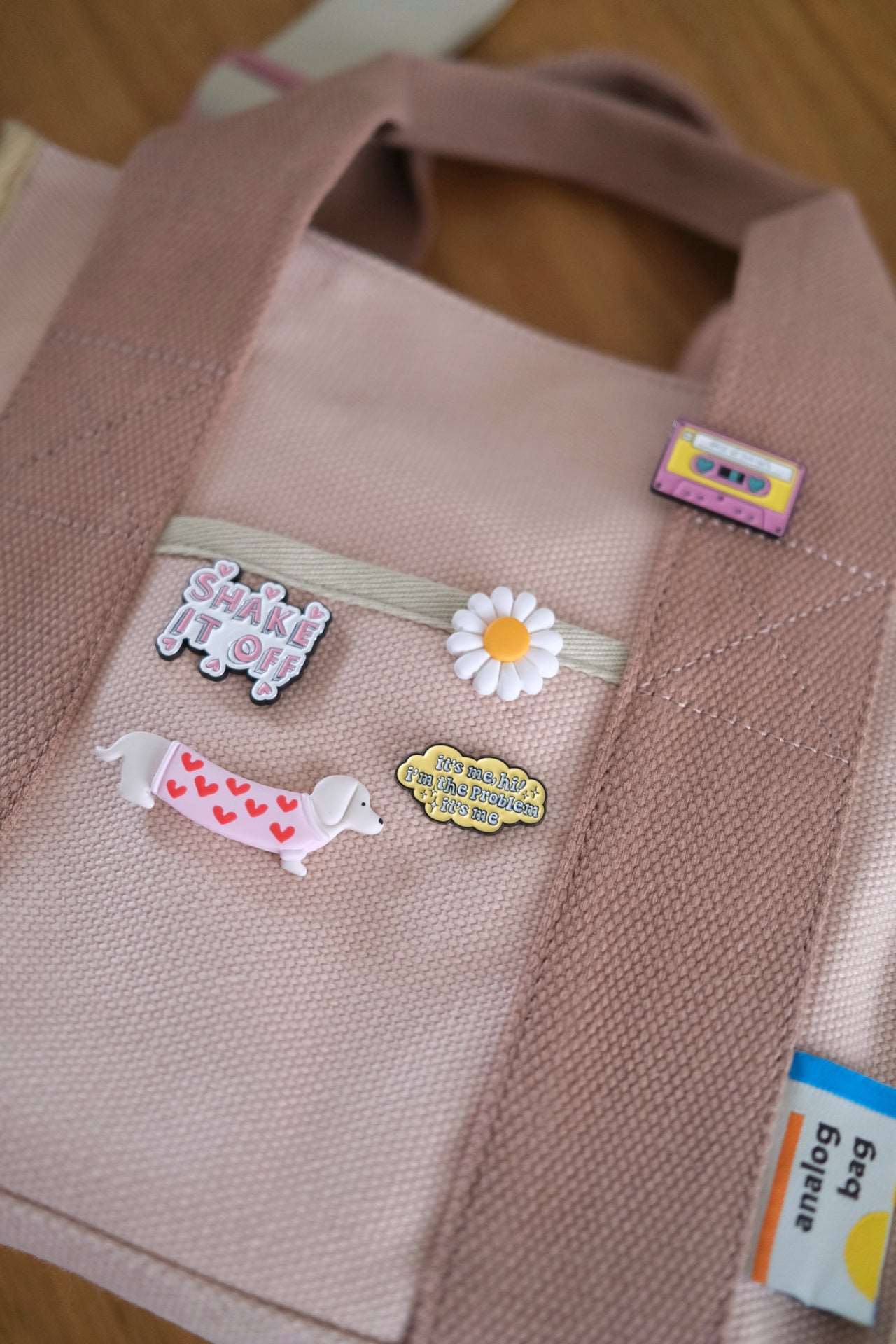 "It's me, hi!" Enamel Pin - Image 11