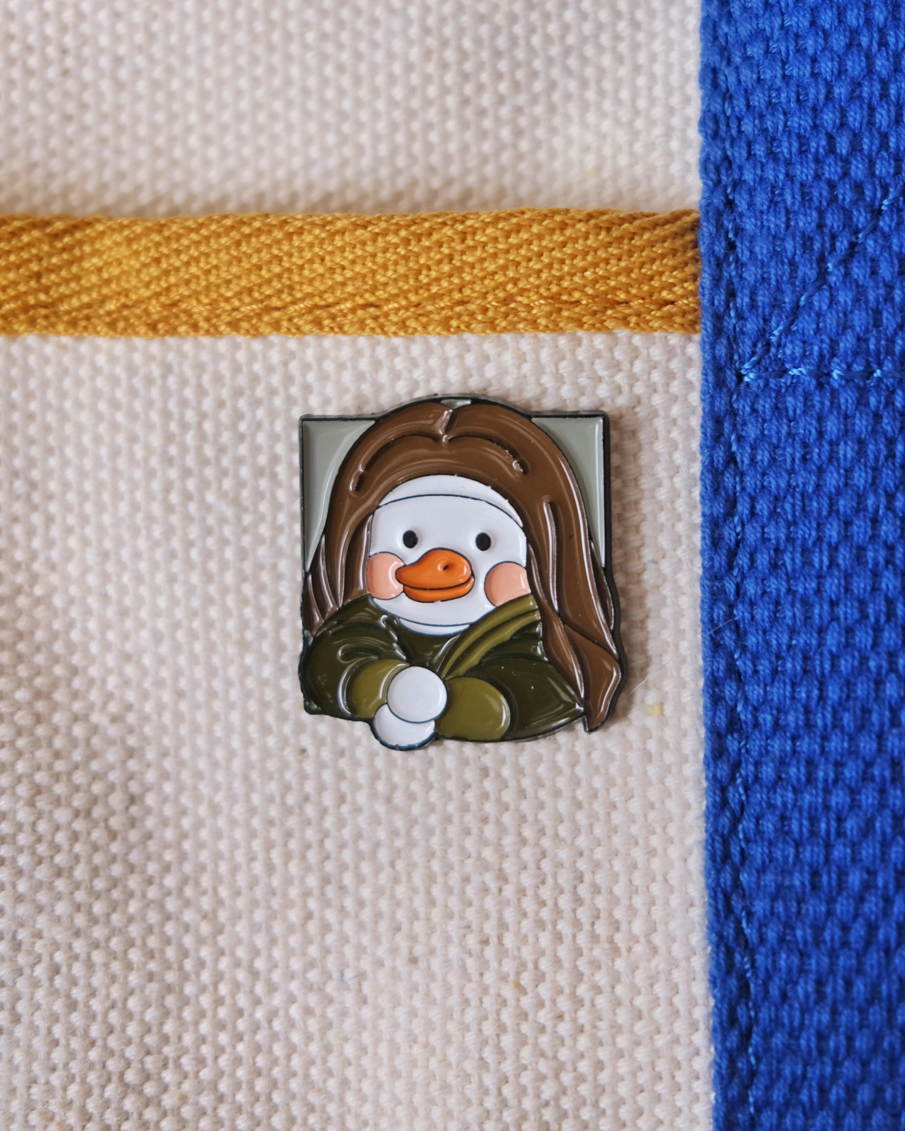 Mona Lisa Duck Enamel Pin - Image 3