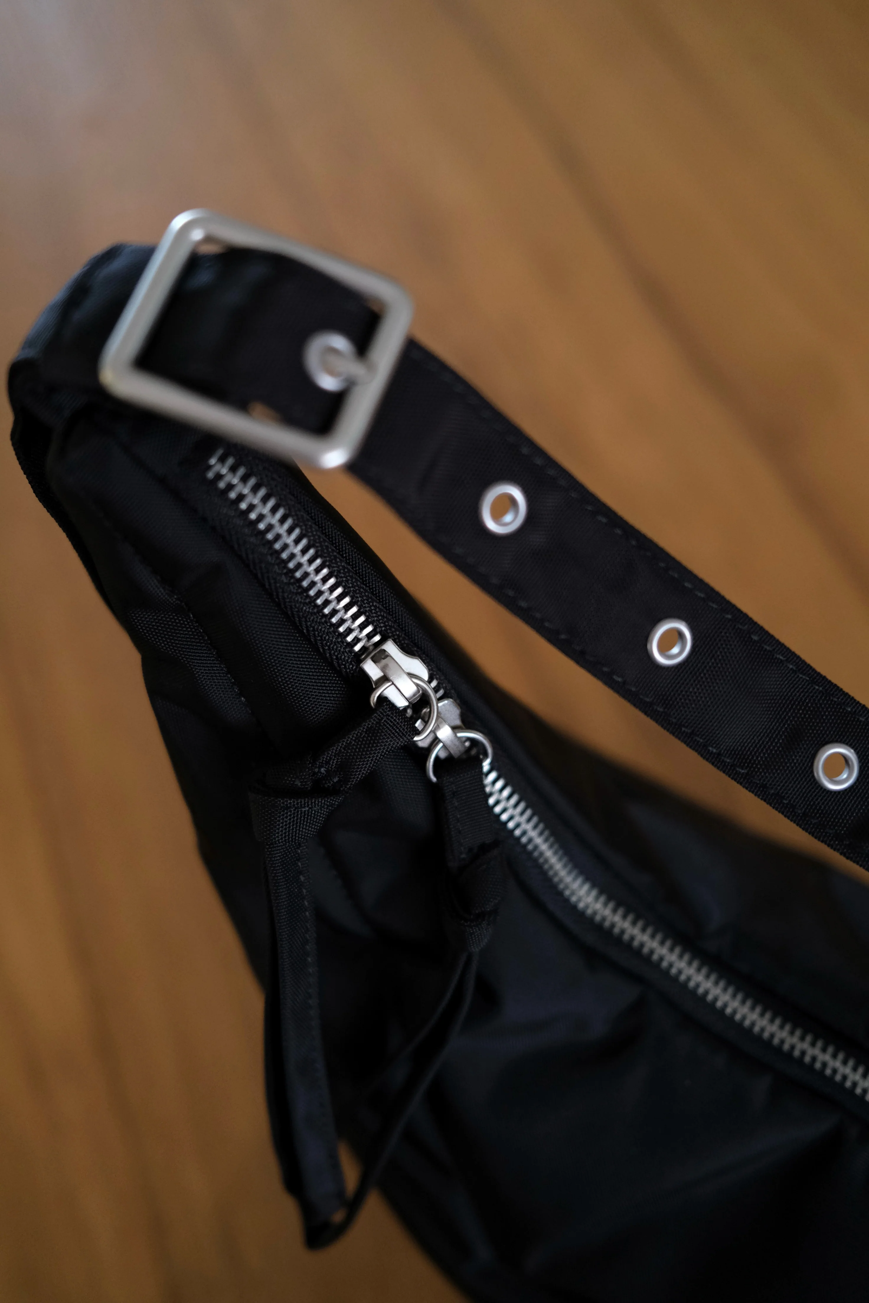 The Medium Utility Bag - Noir - Image 15