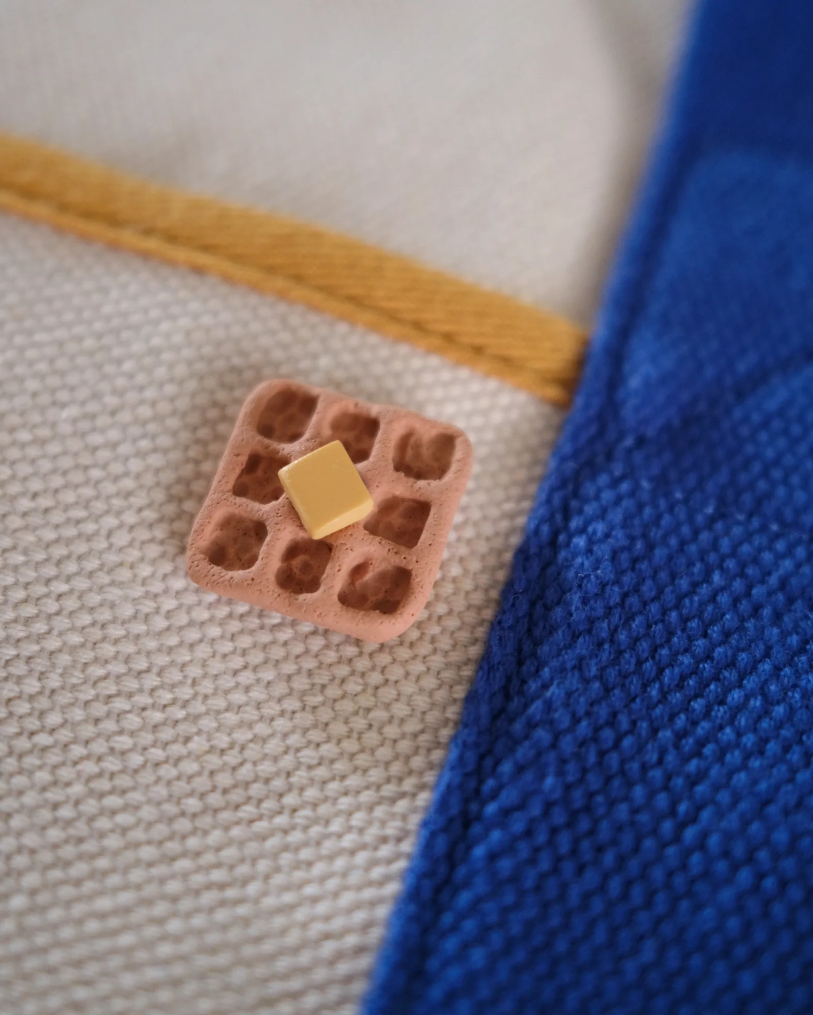 Waffle Pin / Bobbin 🧇 - Image 4