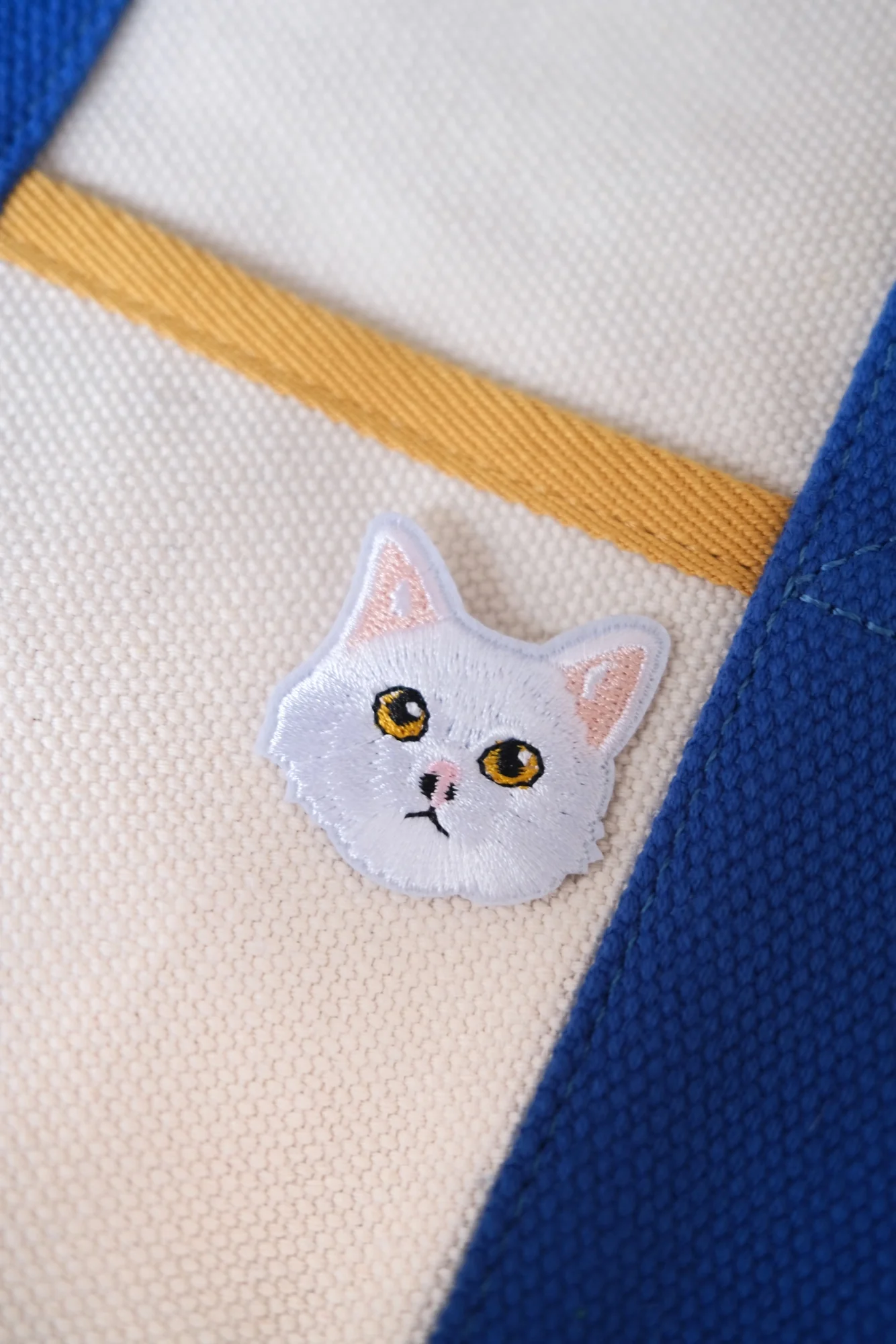 White Cat Iron-on Patch - Image 2